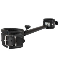 Spreizstange mit Fußfesseln aus Leder