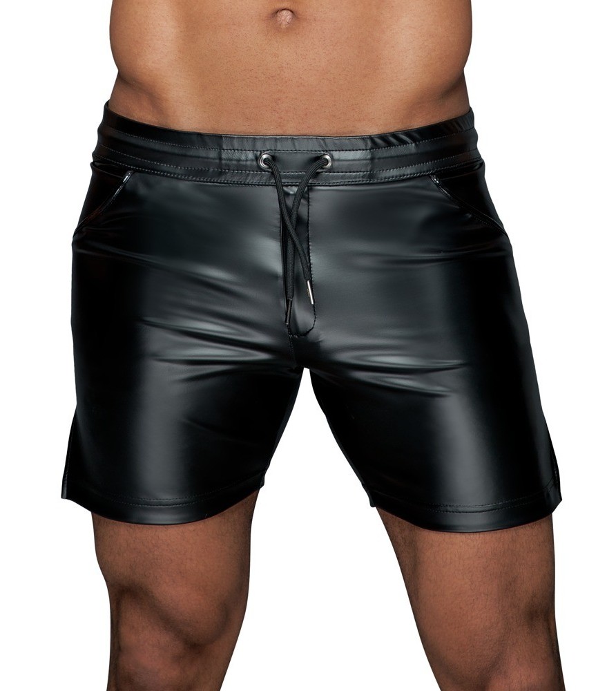 Shorts „Missbehaved“ im Powerwetlook