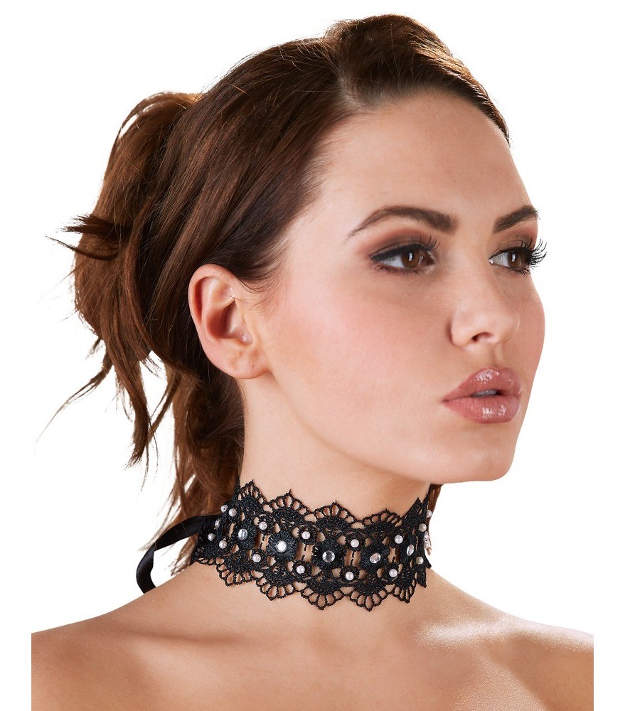 Halsband aus Stickerei mit Perlen und Strasssteinen