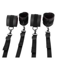 Bettfessel-Set mit Hand- und Fußfesseln in stilvoller Lederoptik