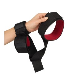 „Sex Fesseln“ mit kombinierter Hals- und Handfessel