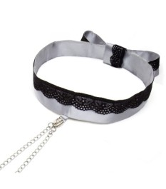 Halsband mit Nippelklemmen „Play Nice Satin Collar & Nipple Clamps“